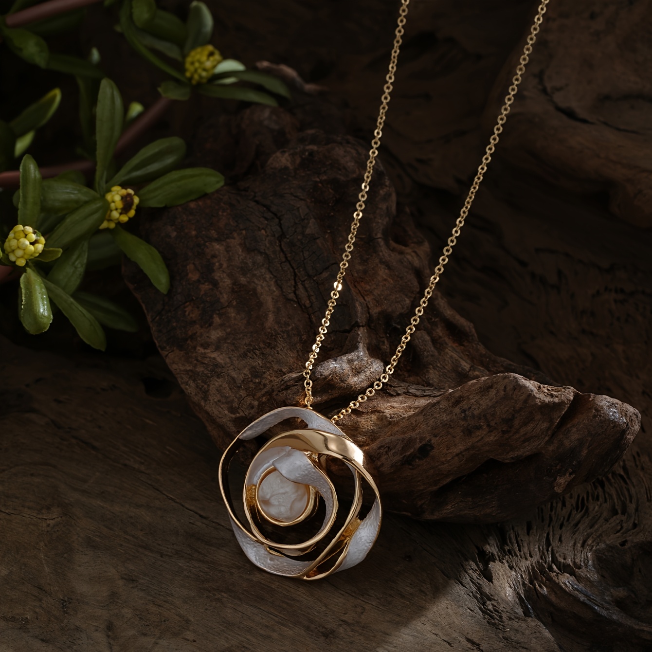 Women's Golden Plated Spiral Thread Design Pendant Necklace